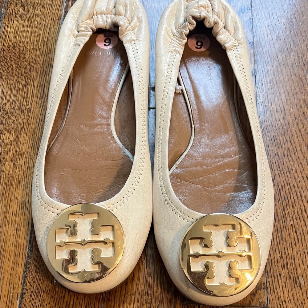Tory Burch Women's Cream Flats with Gold Logo